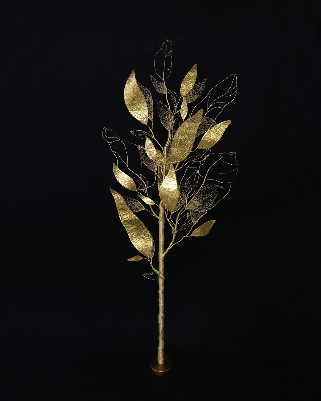 Jusqu'au 1er mars, retrouvez ma dernière création "Arbor" au Petit Palais au sein de l'exposition The Art of Making 2026. Un évènement qui réunit 73 artisans d’art Parisiens et Berlinois autour de l’héritage Art Nouveau et Art Déco. 📍 Petit Palais 5 avenue Dutuit, 75008 Paris
📅 Du mardi 24 février au dimanche 1er mars 2026 : 10h-18h (dernière entrée à 17h)
📌 Entrée libre Merci @cma_paris
@petitpalais_musee @paris_maville @bdmma.paris @handwerkskammer_berlin