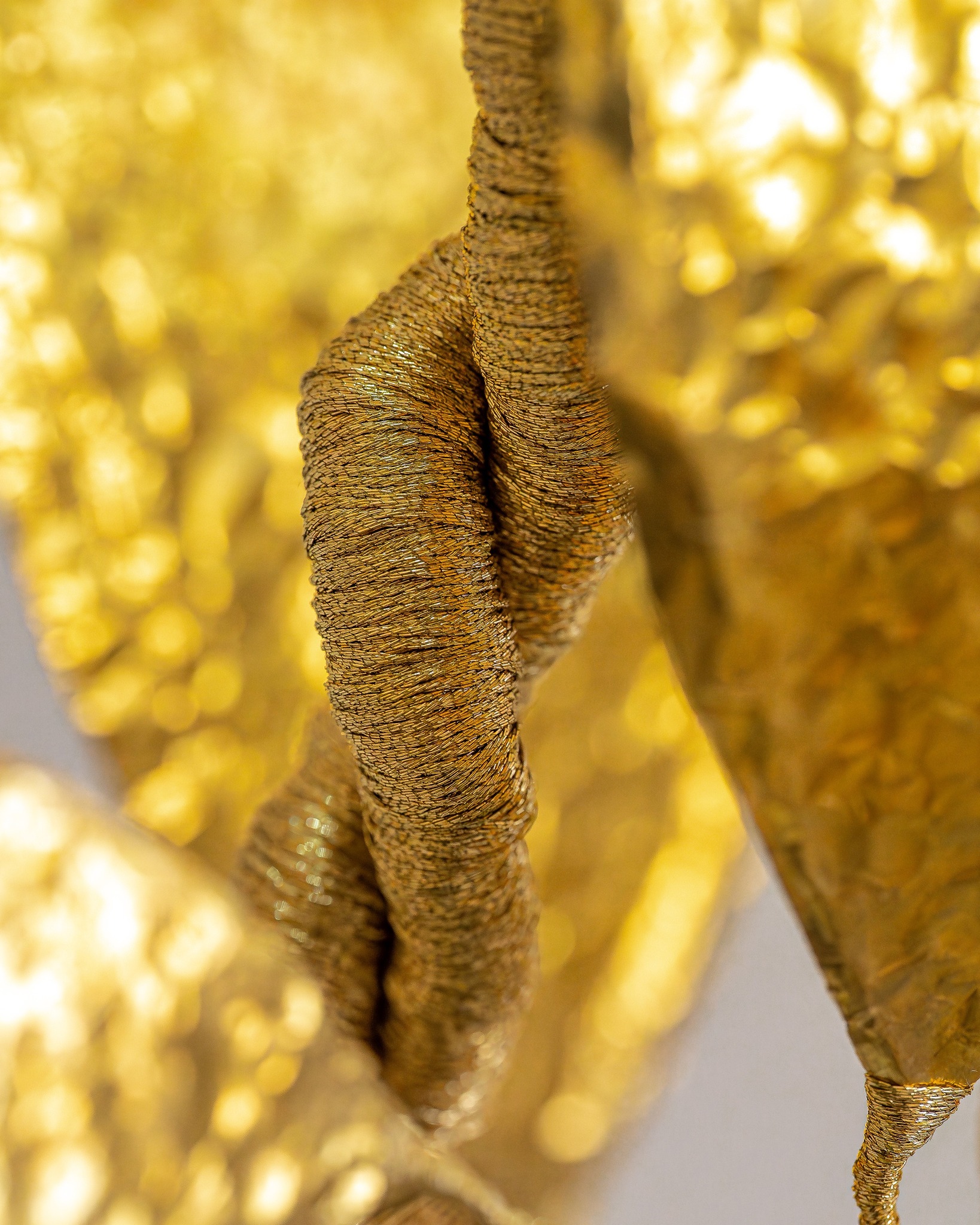 Arbor | Au cœur de la matière métallique ✨
Les branches s'entrelacent, les fils se mêlent et les textures se répondent. Clap de fin de l'exposition The Art of Making 2026 où je présentai Arbor au Petit Palais pendant une semaine.
Entourée de 72 autre artisans d’art Parisiens et Berlinois, ce bel évènement nous réunissait autour de l’héritage Art Nouveau et Art Déco. Vous n'avez pas pu passer au Petit Palais ?
👉 Je vous invite à découvrir Arbor directement à l'atelier dans le 11ème arrondissement de Paris !
📩 Ecrivez-moi pour prendre rendez-vous. Crédit photographique : @ankou_photography
Merci @cma_paris @petitpalais_musee @paris_maville @bdmma.paris @handwerkskammer_berlin
.
.
.
.
.
.
#broderiemetallique #broderiedart #savoirfaire #artisanatdart #petipalais #musee #paris #artnouveau