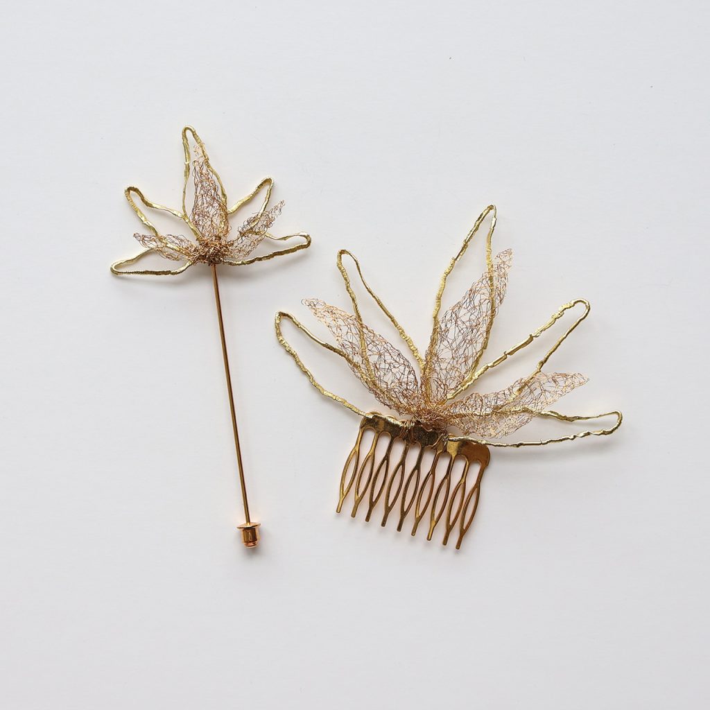 Peigne et boutonnière Palma de la marque Marie Archambaud. Bijoux de mariage