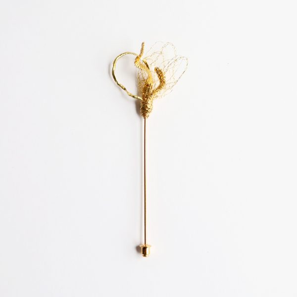 Boutonnière Iridis sur fond blanc