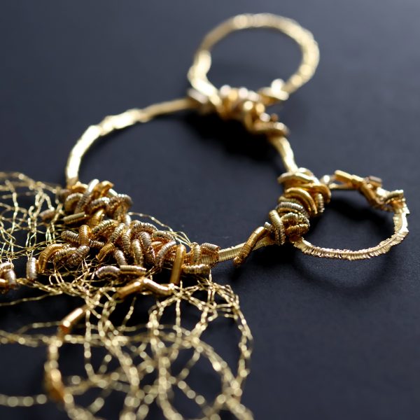 Broderie de cannetille, fourniture métallique
