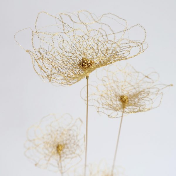 Quelques fleurs de la sculpture Pavon, inspirée de la fleur de Pavot