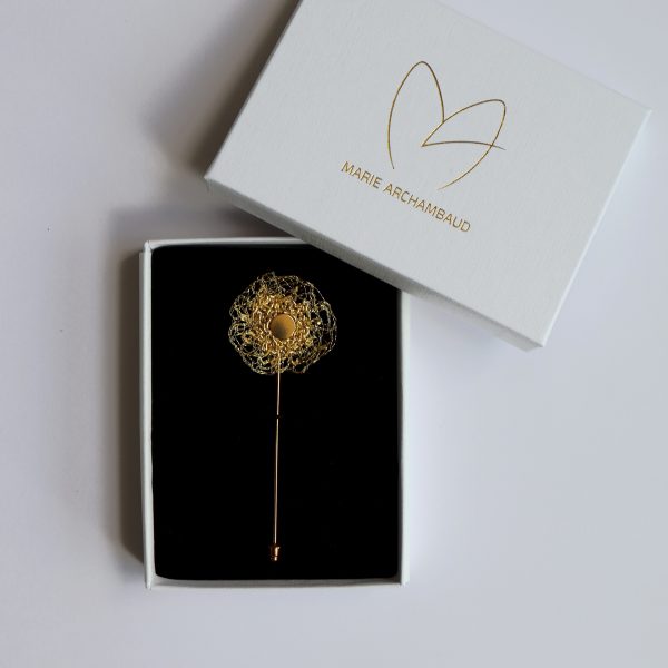 Broche boutonnière dans son écrin à bijou Marie Archambaud