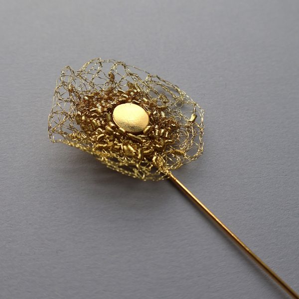 Détails de broderie or de la boutonnière Stella