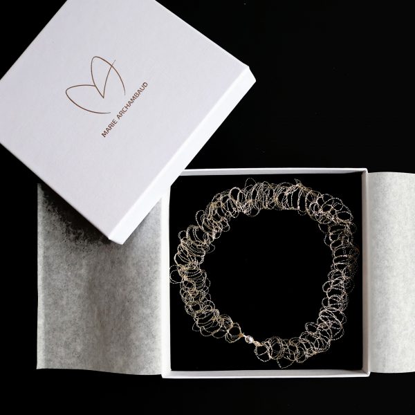 Collier dans son écrin à bijou