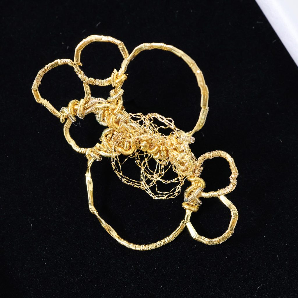 Broche Nubi 6 or - pièce unique