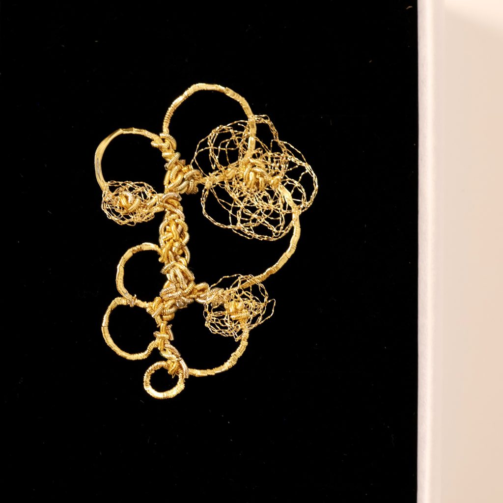 Broche Nubi 7 or - pièce unique