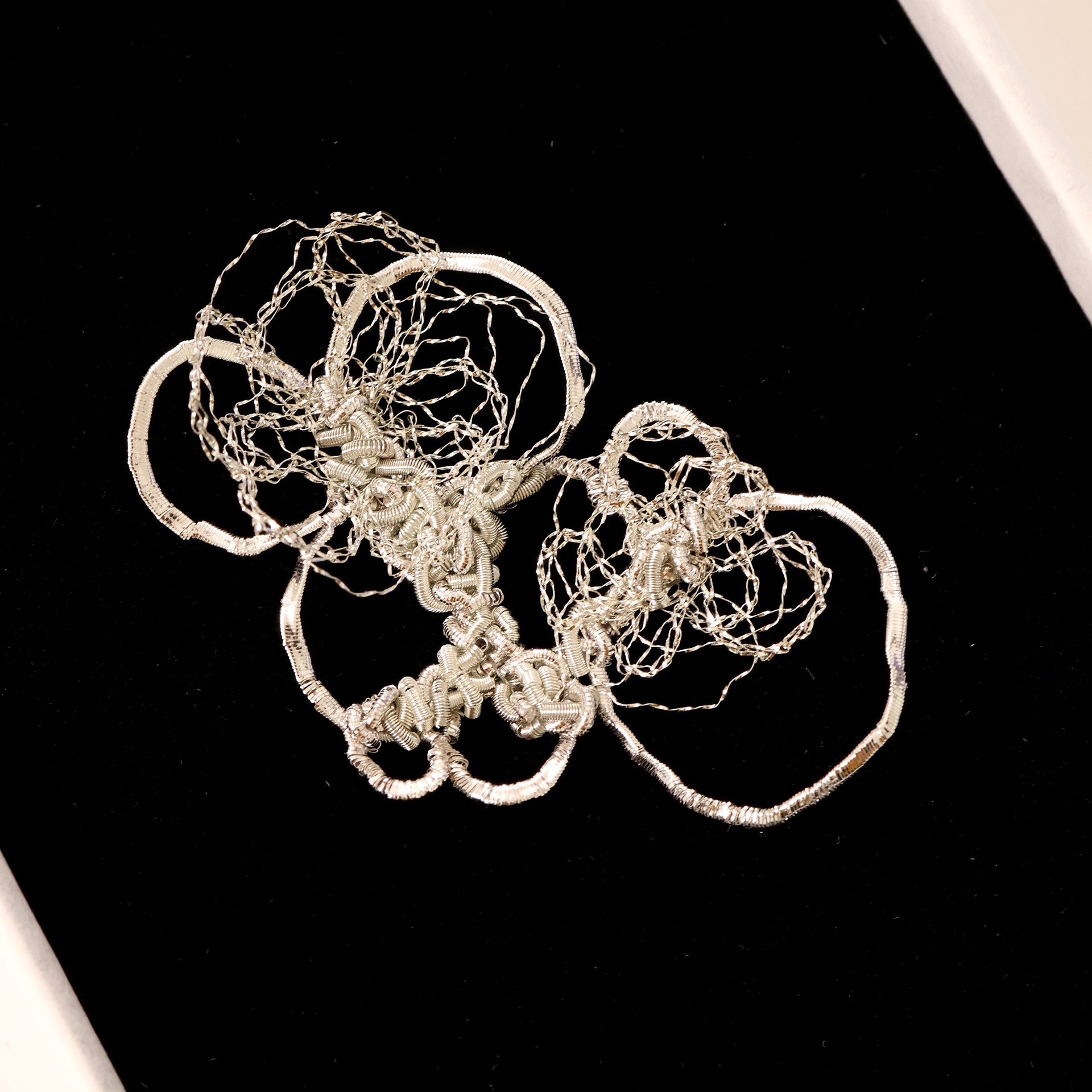 Broche Nubi 1 argent - pièce unique